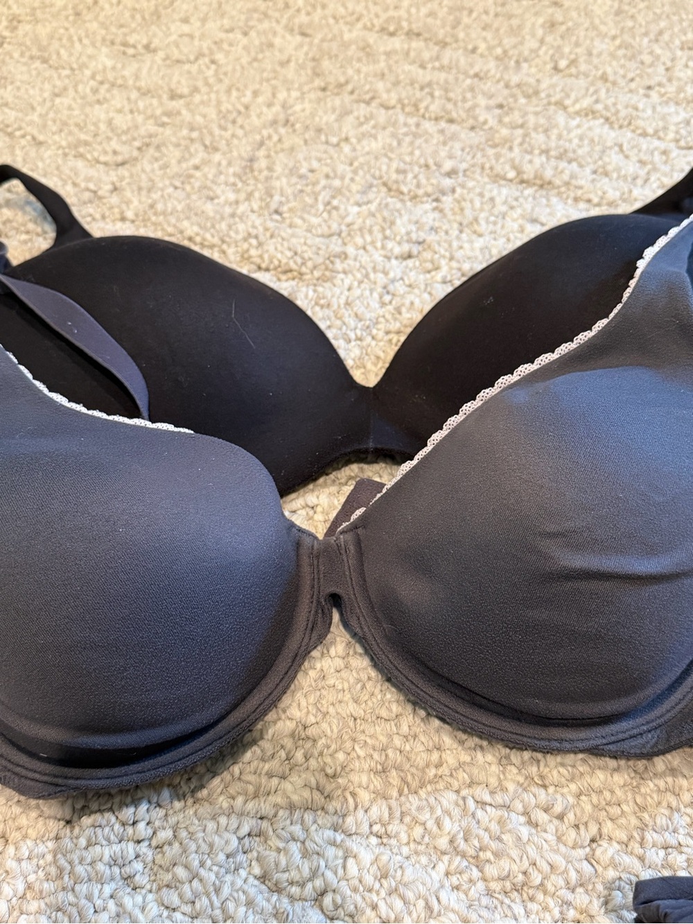 IPEX Body by Victoria’s Secret lot 2 bras 34D black grey